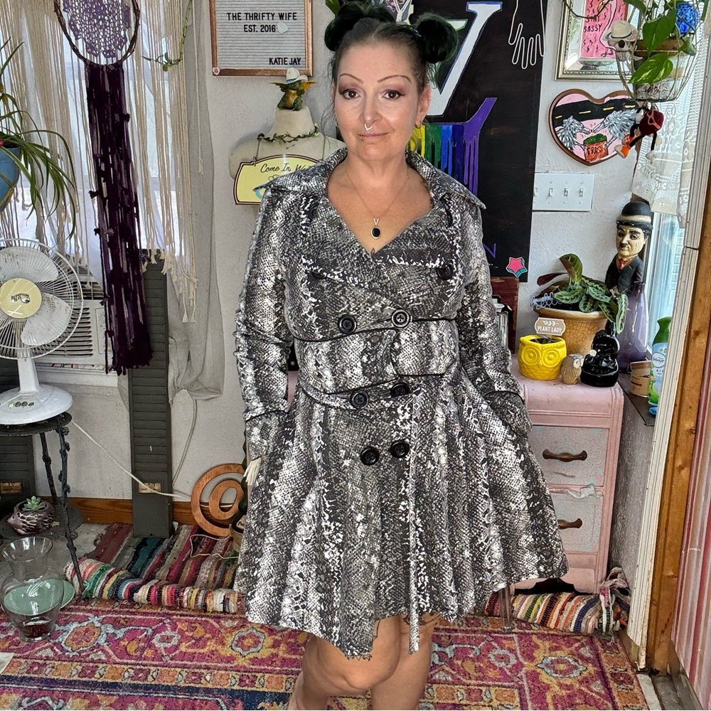 Y2K Candie's Black Grey & White Snake-Print Trench Coat with Belt Size Medium - Picture 3 of 12
